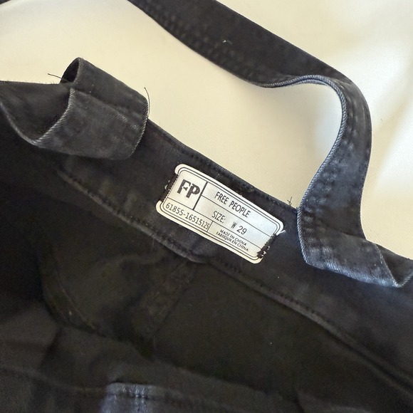 Free People Overalls Black Distressed Jeans Womens Sz 29‎ Front Pocket Straps - Picture 4 of 7